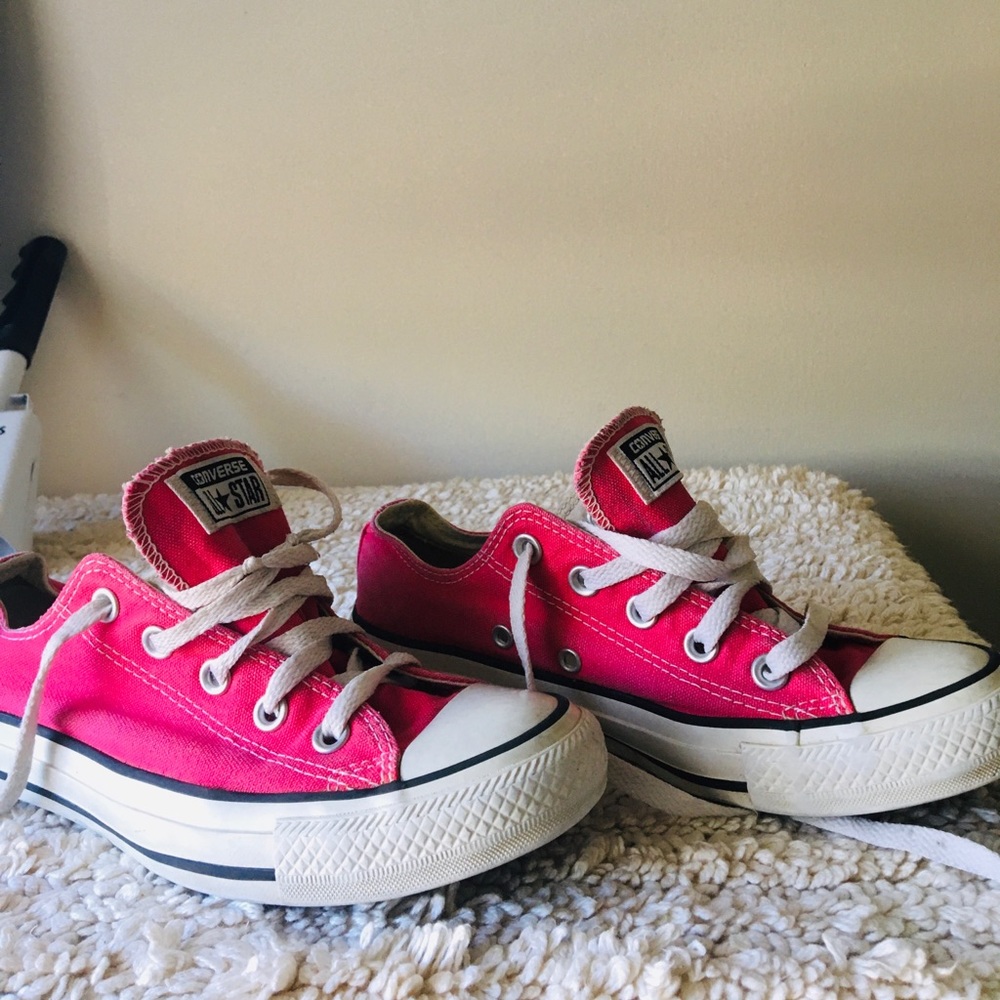 Dark pink Converse - All Star